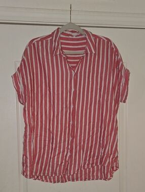 Red & White Vertical Stripe Short-Sleeve Button Shirt